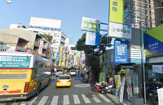 鐵架廣告塔(可裝投射燈)歡迎包租-中山南路近中華路口小北百貨